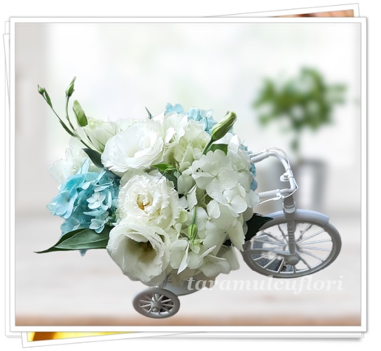 Biciclete cu flori-aranjamente florale mese.2756